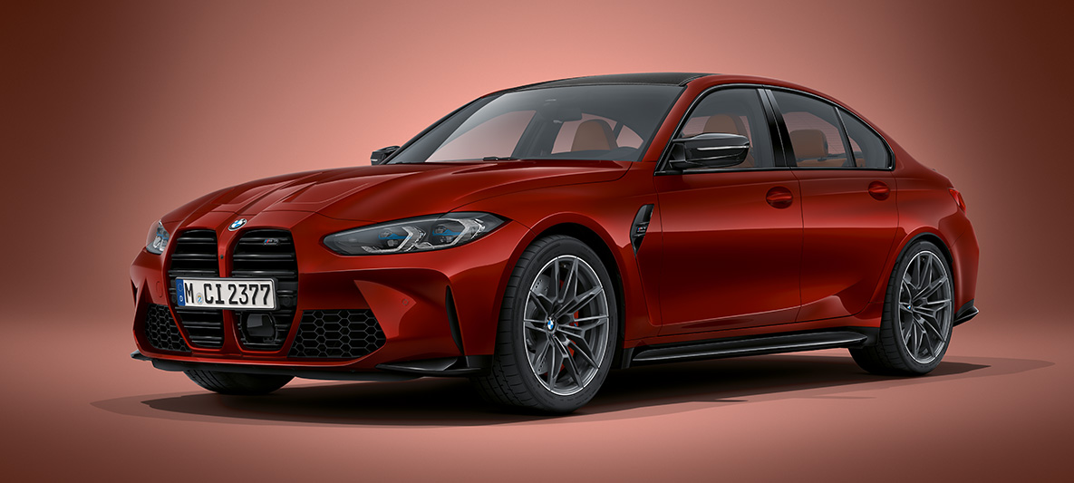 BMW Individual Aventurine Red metalik BMW M3 limuzina G80 2020 BMW M3 limuzina BMW Individual Aventurine Red metalik G80 2020 tročetvrtinski pogled sprijeda u mirovanju