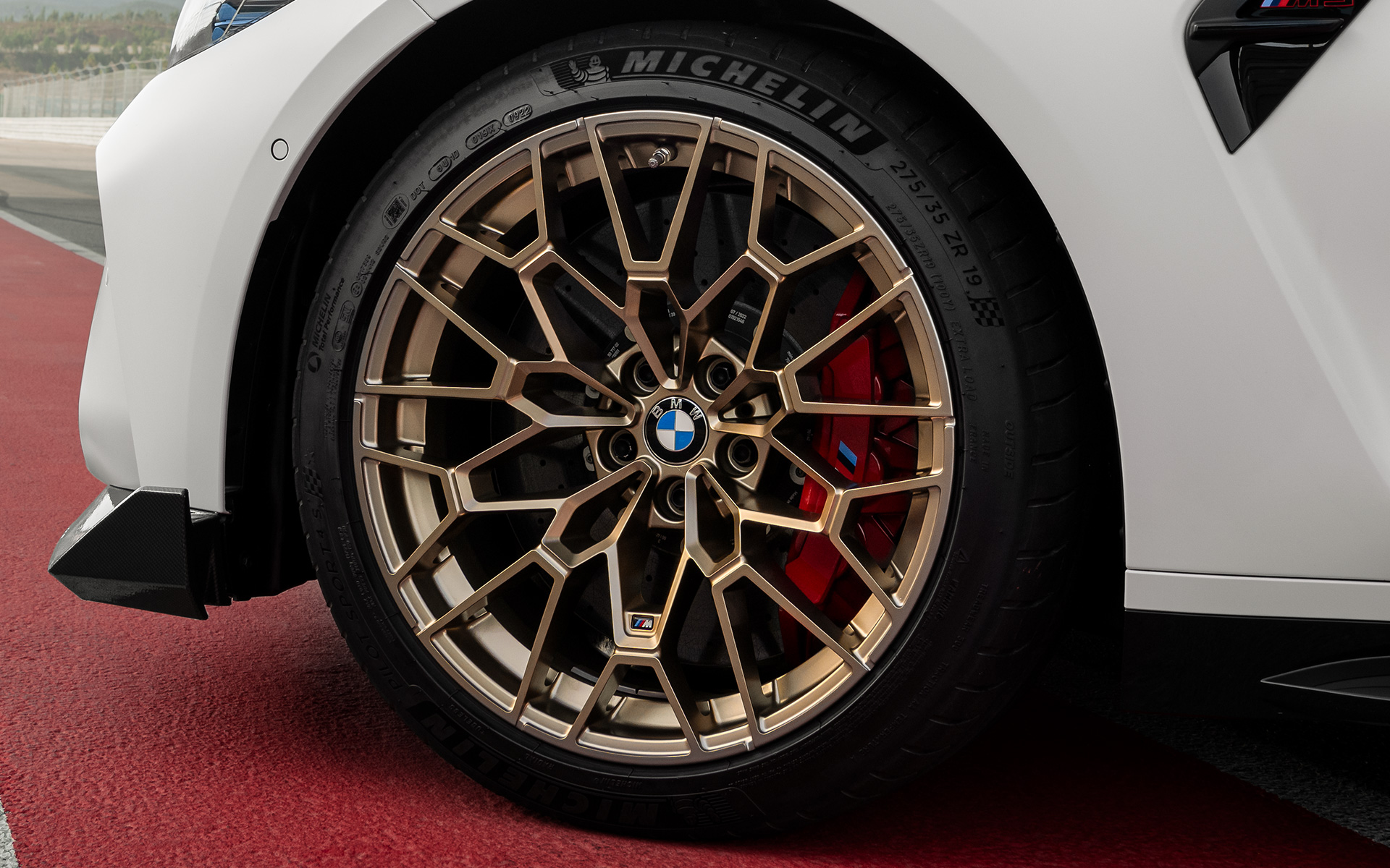 M karbonska keramička kočnica u crvenoj boji visokog sjaja BMW M3 CS G80 BMW M3 CS G80 M karbonska keramička kočnica, crvena visoki sjaj