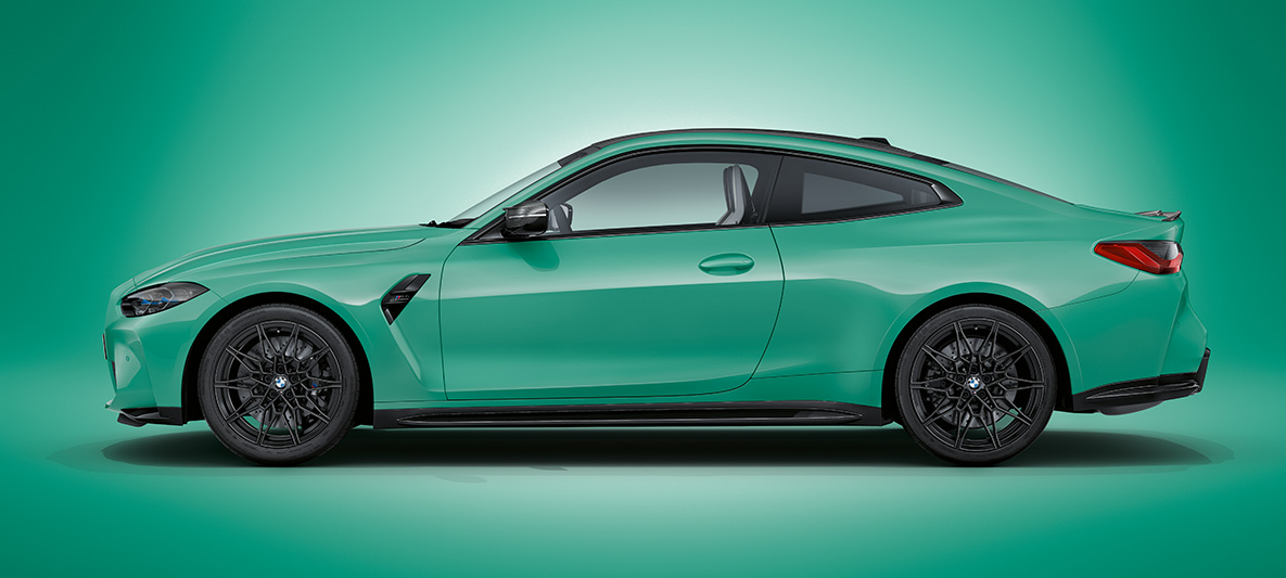 BMW M4 Coupé BMW Individual Mint Green metalik G82 2021 bočni pogled u mirovanju BMW M4 Coupé BMW Individual Mint Green metalik G82 2021 bočni pogled u mirovanju