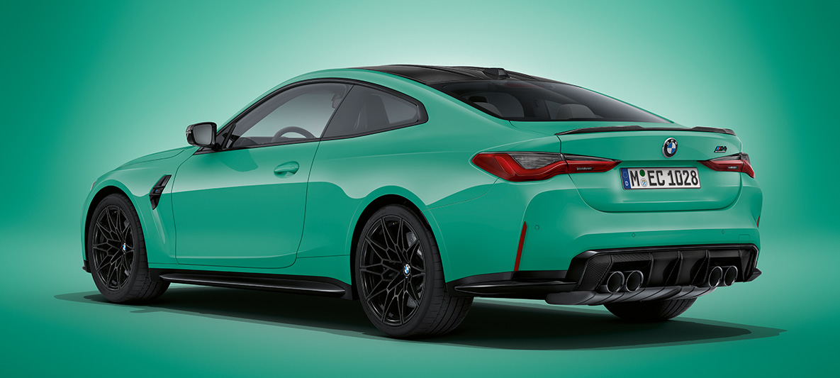 BMW M4 Coupé BMW Individual Mint Green metalik G82 2021 tročetvrtinski pogled straga u mirovanju BMW M4 Coupé BMW Individual Mint Green metalik G82 2021 tročetvrtinski pogled straga u mirovanju