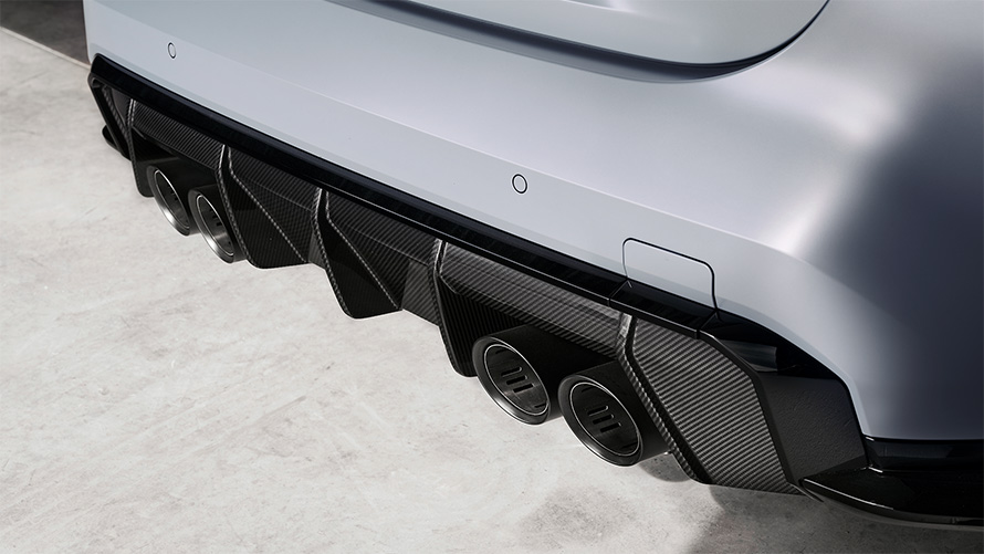 Titan ispušni sustav s ispušnim cijevima u crnoj mat boji BMW M4 CSL G82 BMW M4 CSL G82 BMW Individual Frozen Brooklyn Grey metalik titan ispušni sustav s ispušnim cijevima u crnoj mat boji krupni plan pogled straga
