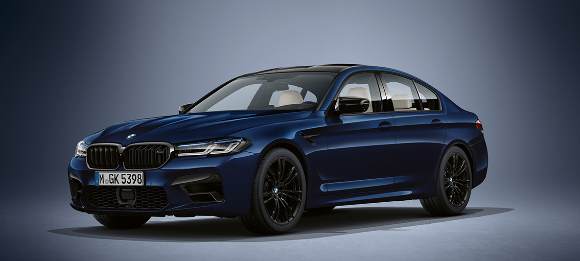 BMW Individual BMW M5 Limuzina F90 2020 Tanzanite Blue metalik boja Tročetvrtinski prikaz prednjeg kraja BMW-a Individual BMW M5 Limuzina F90 LCI Facelift 2020 Tanzanite Blue metalik boje