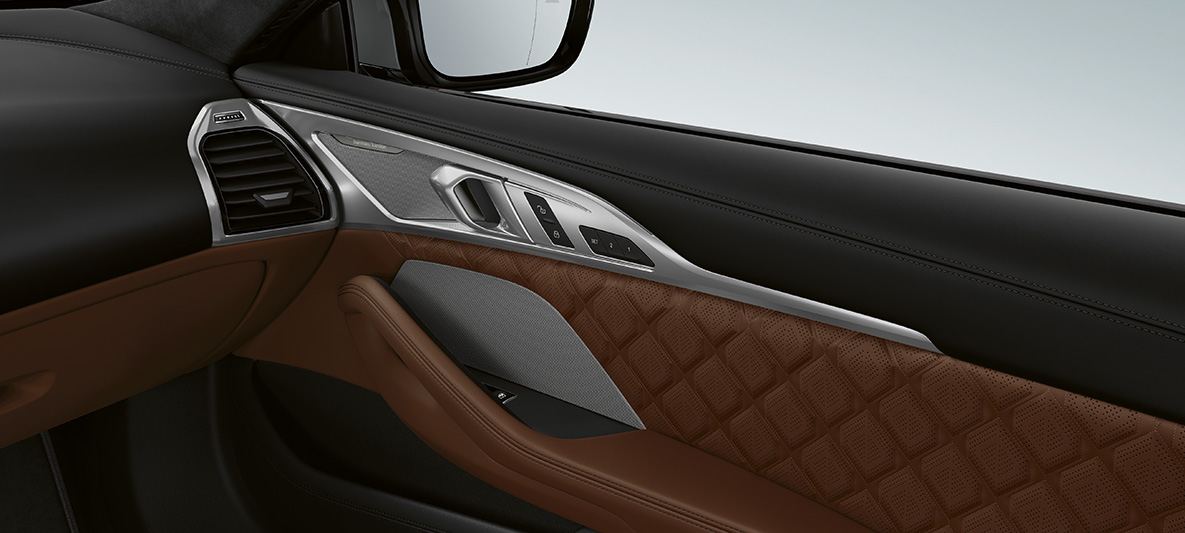 Bowers & Wilkins Diamond Surround zvučni sustav. BMW M8 Coupé, unutrašnjost sa Bowers & Wilkins Diamond Surround zvučni sustav.