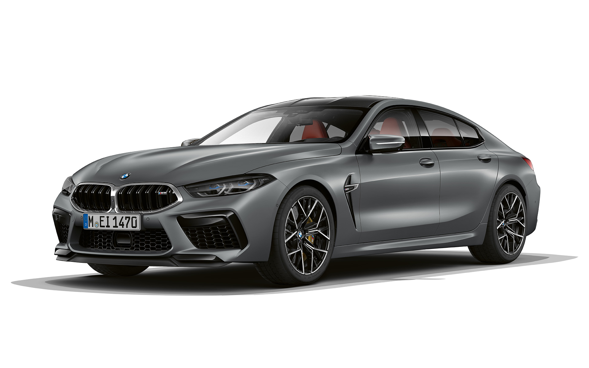 Tročetvrtinski pogled sprijeda BMW M8 Gran Coupé F93 LCI Facelift 2022 BMW M8 Gran Coupé F93 LCI Facelift 2022 BMW Individual Frozen Pure Grey metalik tročetvrtinski pogled sprijeda