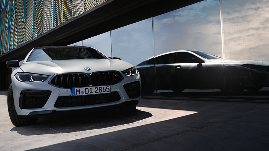Tehnički podaci BMW M8 Competition Gran Coupé F93 LCI Facelift 2022 BMW M8 Competition Gran Coupé F93 LCI Facelift 2022 BMW Individual Frozen Brilliant White metalik pogled sprijeda tehnički podaci