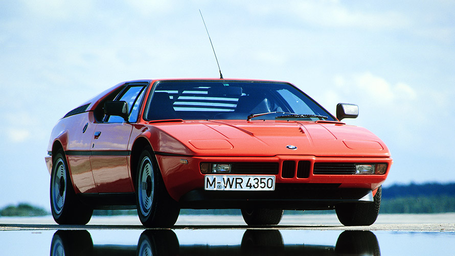 BMW M1 E26 tročetvrtinski pogled sprijeda u mirovanju BMW M serije BMW M1 E26 tročetvrtinski pogled sprijeda u mirovanju
