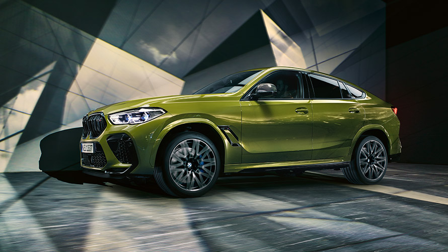 BMW X6 M F96 tročetvrtinski pogled s boka u mirovanju BMW M serije BMW X6 M F96 tročetvrtinski pogled s boka u mirovanju