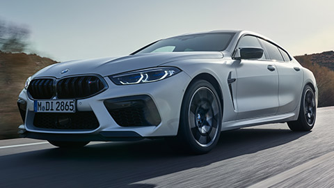 BMW M serije BMW M8 Gran Coupé F93 tročetvrtinski pogled s boka u mirovanju