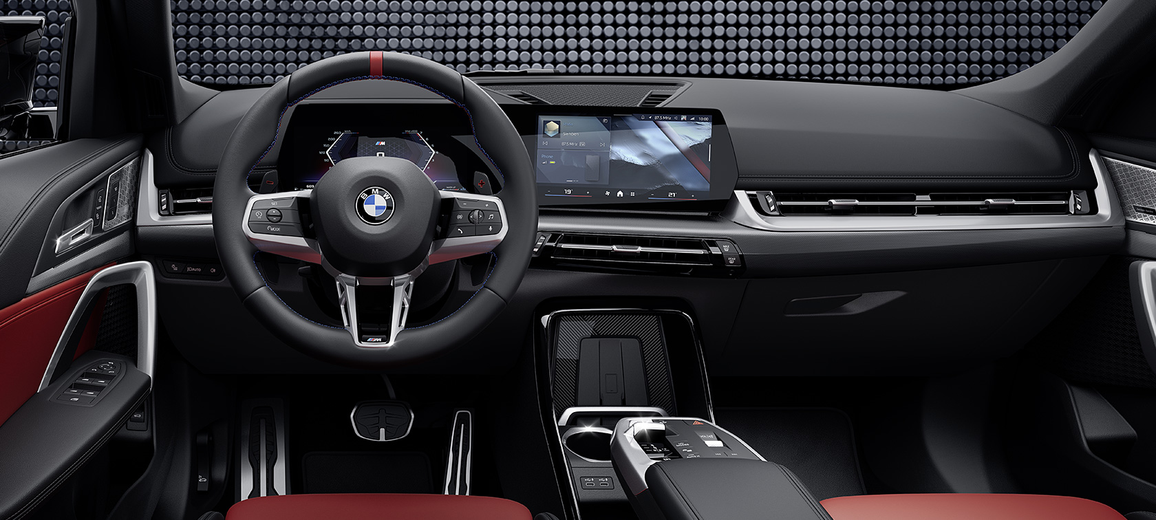 BMW X1 M35i xDrive Unutrašnjost upravljač i zaslon BMW X1 M35i xDrive Detalji interijer upravljač i zaslon