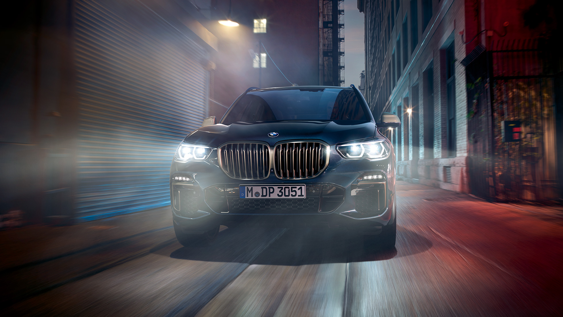 BMW rešetka maske BMW-a X5 M50i i M50d Prikaz BMW rešetke maske prednjeg kraja u Cerium Grey boji BMW-a X5 M50i i M50d G05 Carbon crne metalik boje