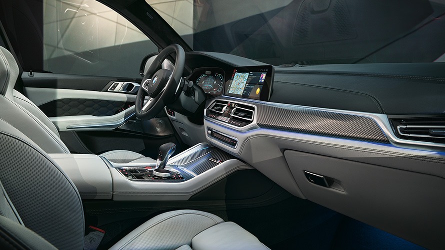 BMW X5 M Competition centralna konzola sa M ručicom mjenjača F95 2020 SUV unutra&scaron;njost