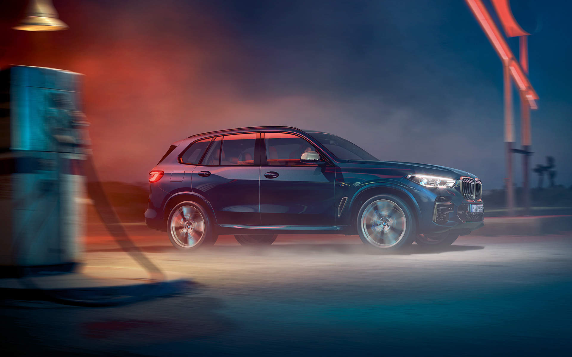 BMW X5 M50i G05 2018 SUV sa M lakometalnim kotačima Carbon black metalik u pogledu s boka