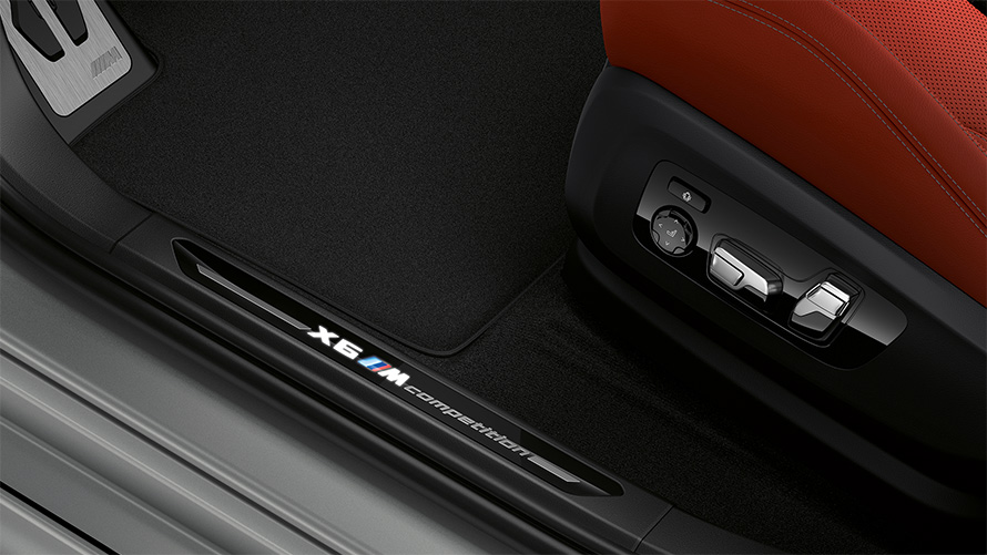 BMW X6 M Competition F96 2023 Osvijetljeni ulazni pragovi