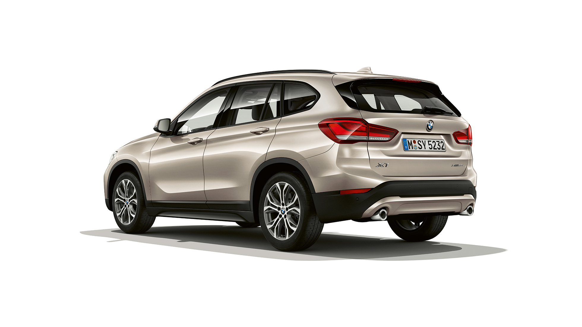 BMW X1, Model Advantage, tročetvrtinski stražnji prikaz BMW X1, Model Advantage, tročetvrtinski prednji prikaz studijske fotografije
