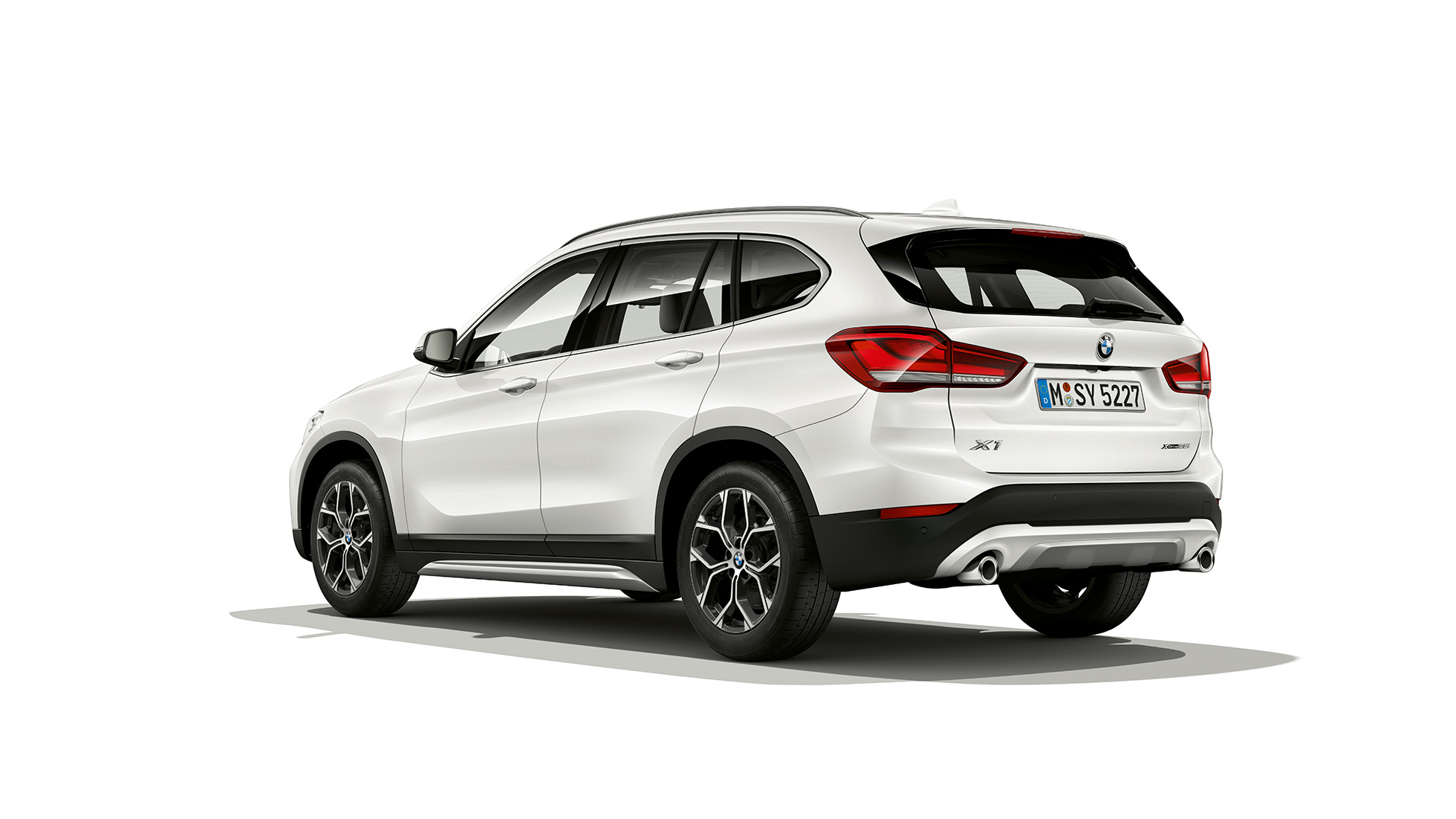 BMW X1, Model xLine, tročetvrtinski stražnji prikaz BMW X1, Model xLine, tročetvrtinski stražnji prikaz studijske fotografije