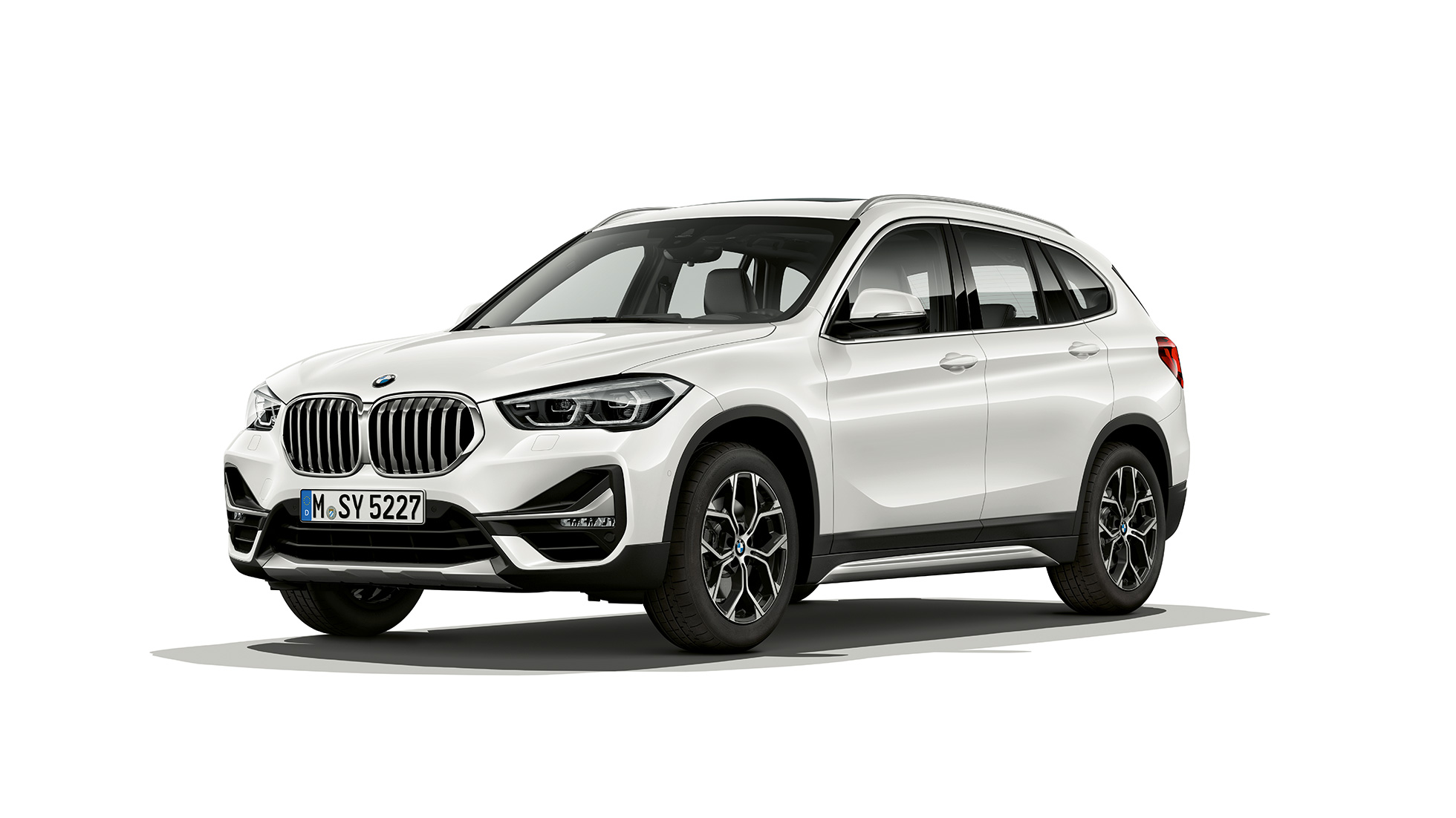 BMW X1, Model xLine, tročetvrtinski prednji prikaz BMW X1, Model xLine, tročetvrtinski prednji prikaz studijske fotografije