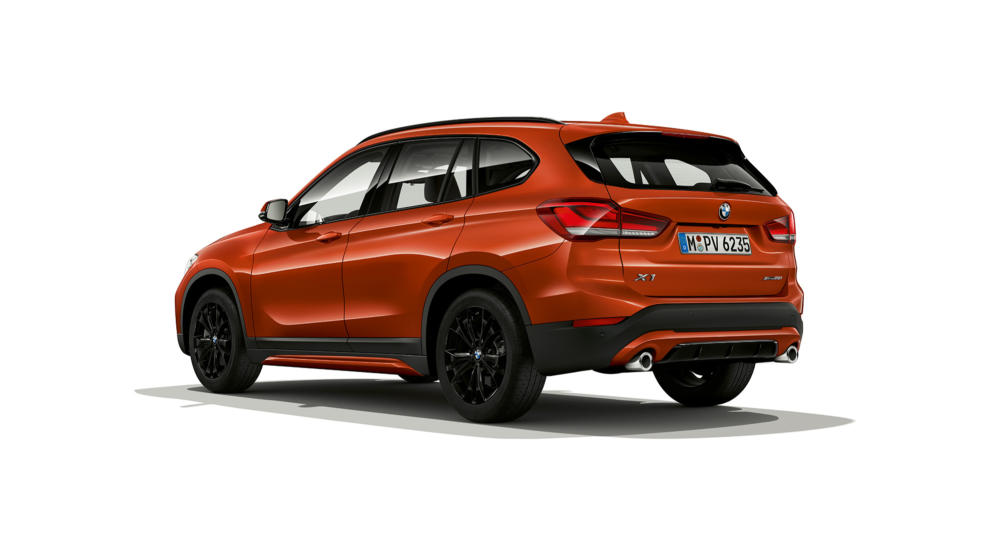 BMW X1, Model Sport Line, tročetvrtinski stražnji prikaz BMW X1, Model Sport Line, tročetvrtinski stražnji prikaz studijske fotografije