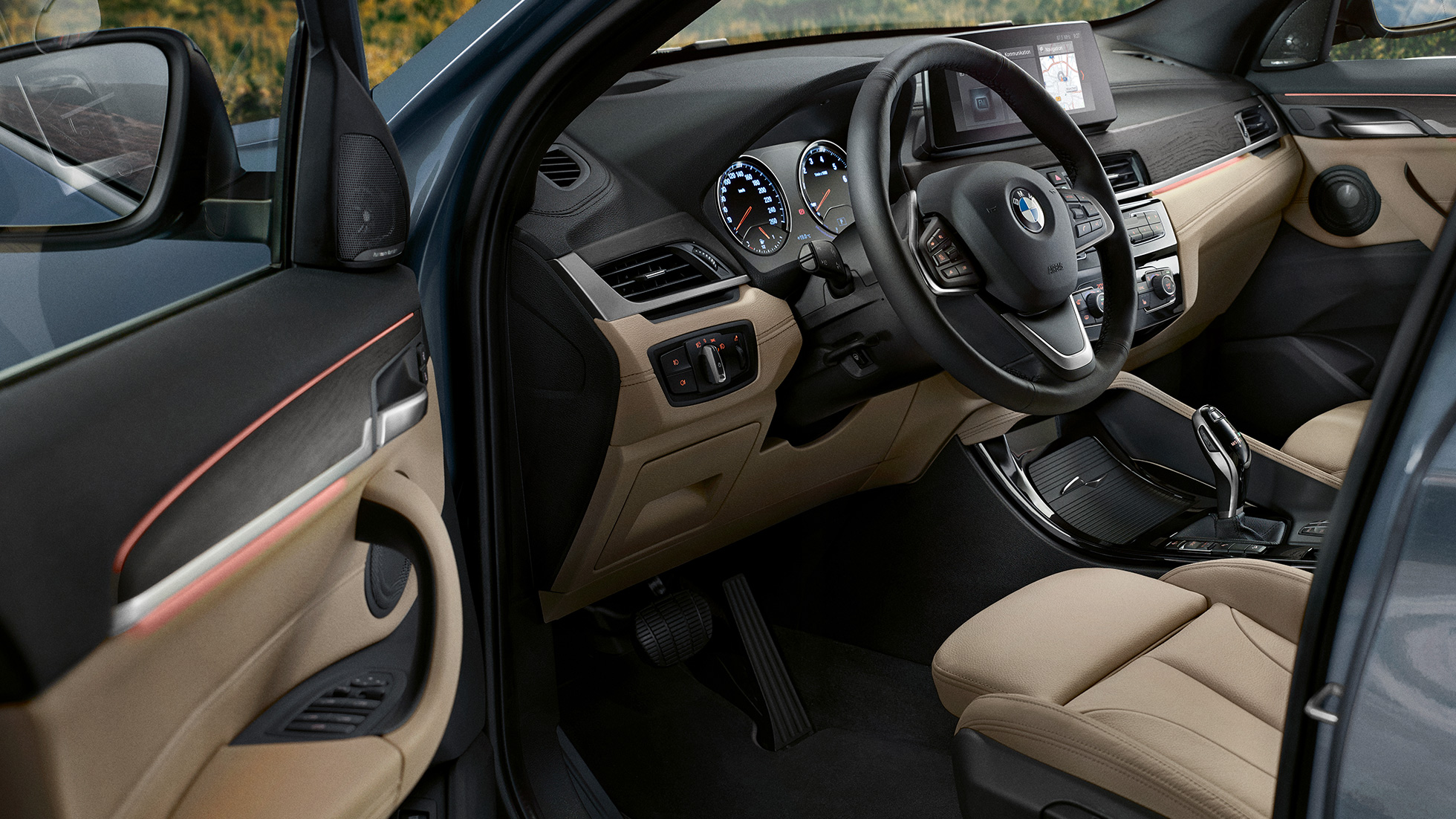 BMW X1, unutrašnjost BMW X1, unutrašnjost sa fokusom na multifunkcionalni upravljač