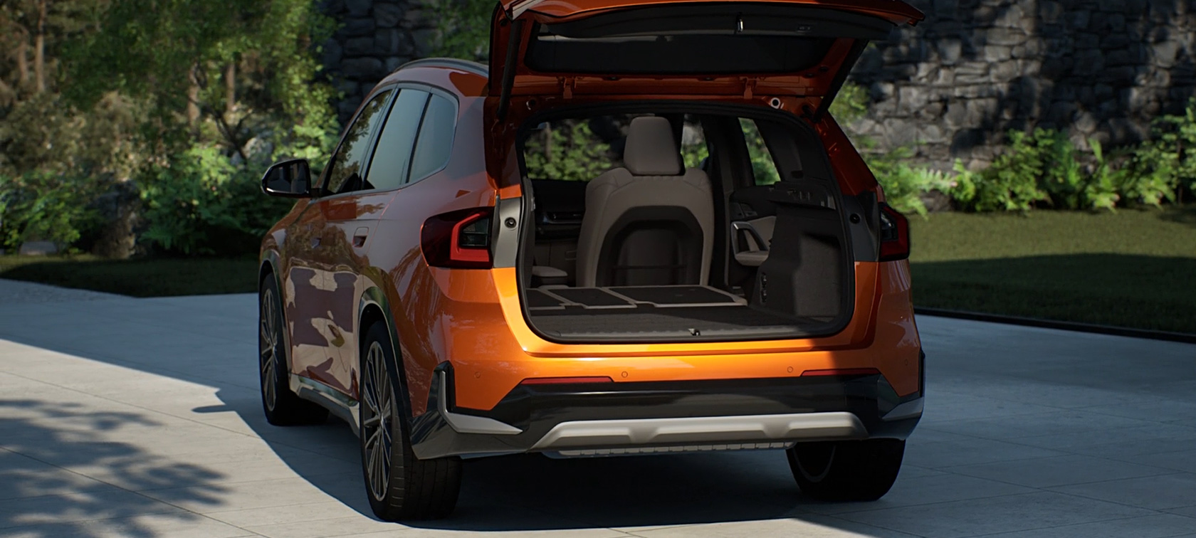 BMW X1 xDrive23i U11 ICE xLine Utah Orange prtjažnik i kuka za vuču prikolice prtljažnik i kuka za vuču prikolice BMW X1 xDrive23i U11 ICE Utah Orange metalic 20” BMW Individual naplatci od lakih legura multispoke 869 I