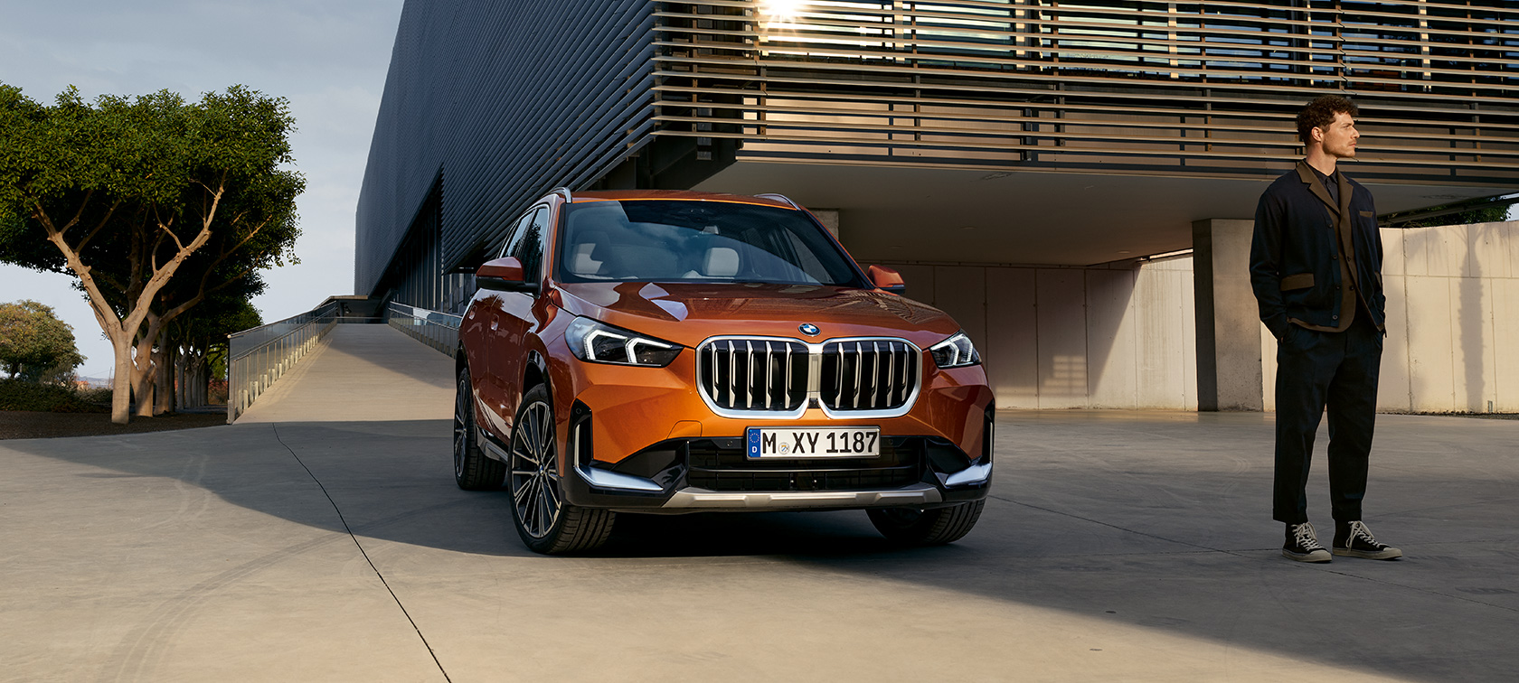 BMW X1 xDrive23i U11 ICE xLine Utah Orange metalik značajke vanjštine Značajke vanjštine BMW X1 xDrive23i U11 ICE xLine Utah Orange metalik 20” BMW Individual naplatci od lakih legura multispoke 869 I