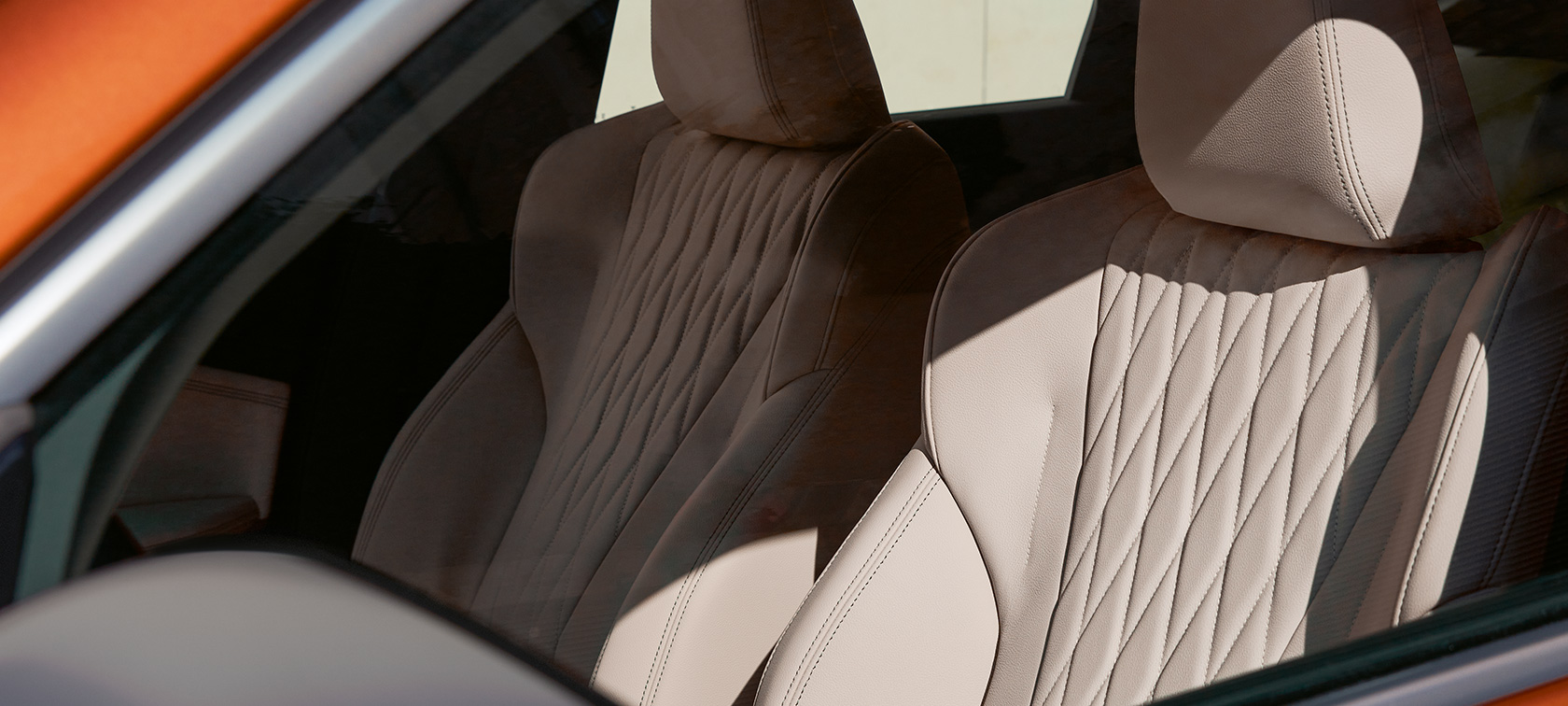 BMW X1 xDrive23i U11 ICE xLine Utah Orange metalik značajke unutrašnjosti Značajke unutrašnjosti BMW X1 xDrive23i U11 ICE xLine Utah Orange metalik 20” BMW Individual naplatci od lakih legura multispoke 869 I