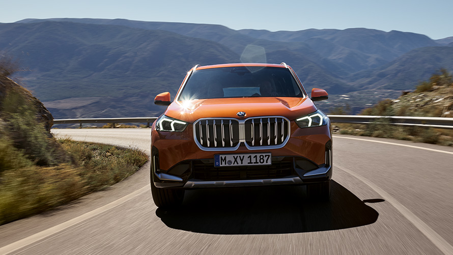 Pomoć vozaču BMW X1 U11 ICE xLine 2022 BMW X1 U11 ICE 2022 xLine Utah orange metalik pomoć vozaču sigurnost