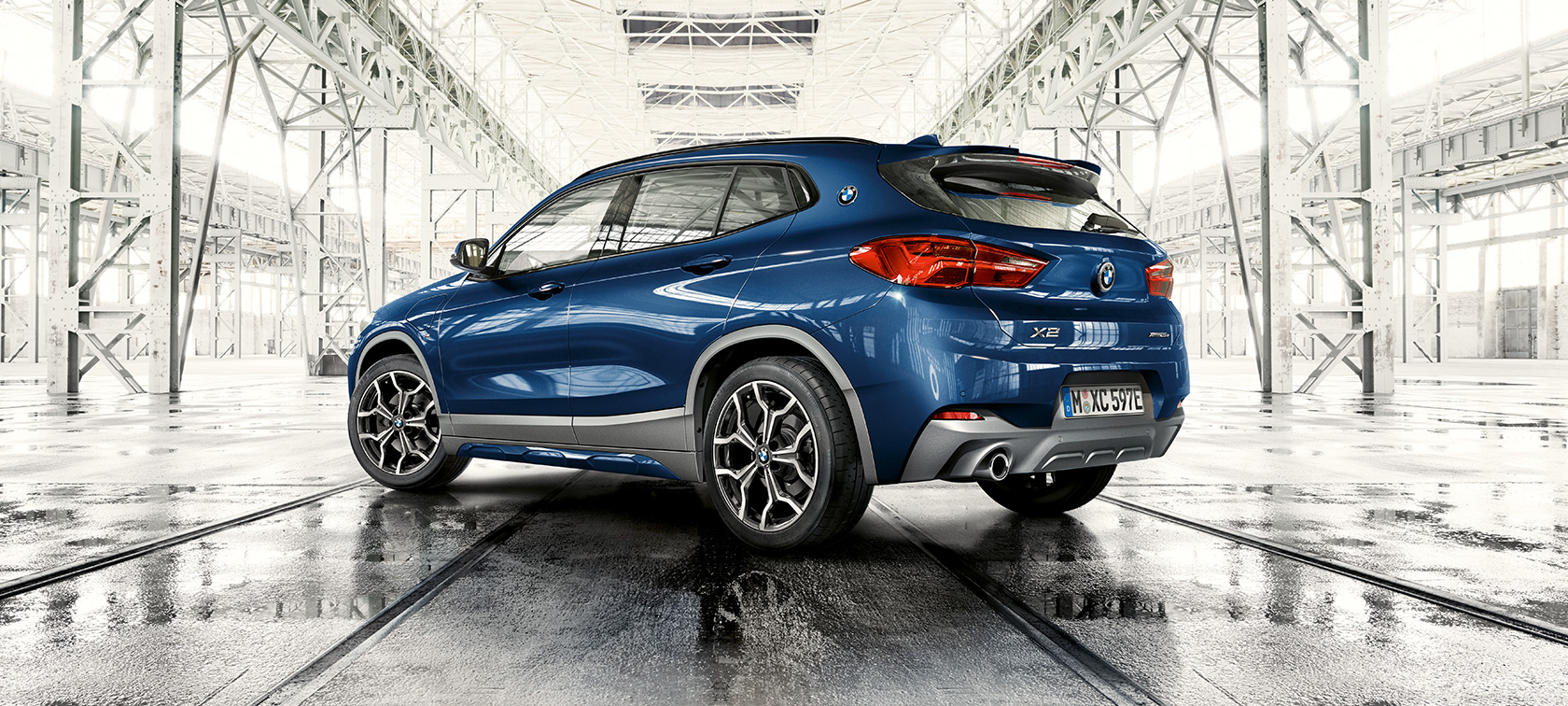 Tročetvrtinski pogled straga BMW X2 xDrive25e BMW X2 xDrive25e plug-in hybrid F39 2020 tročetvrtinski pogled straga