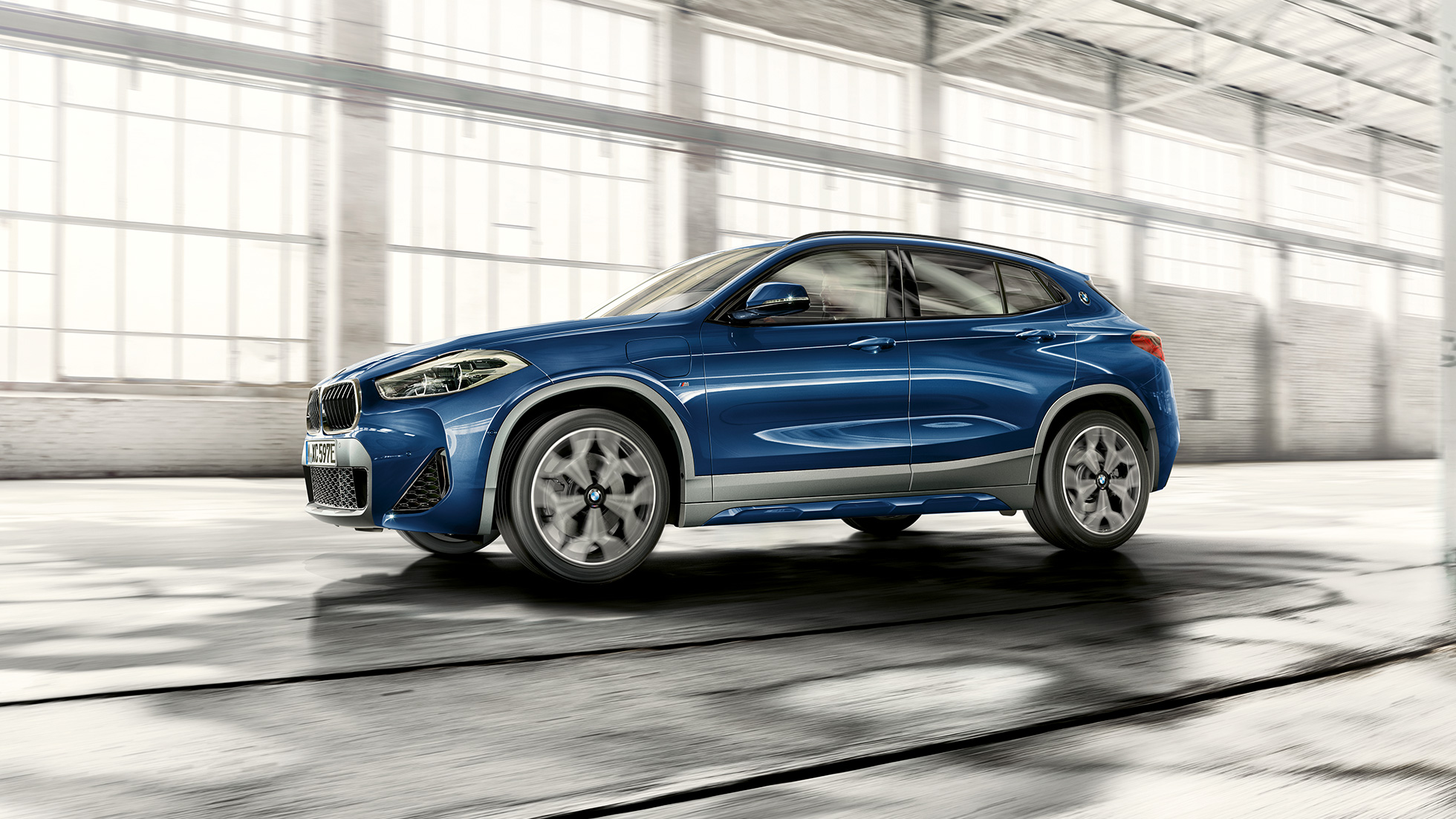 Prikaz prednjeg kraja BMW-a X2 xDrive25e plug-in hibrida F39 Prikaz prednjeg kraja BMW-a X2 xDrive25e plug-in hibrida 2020 F39