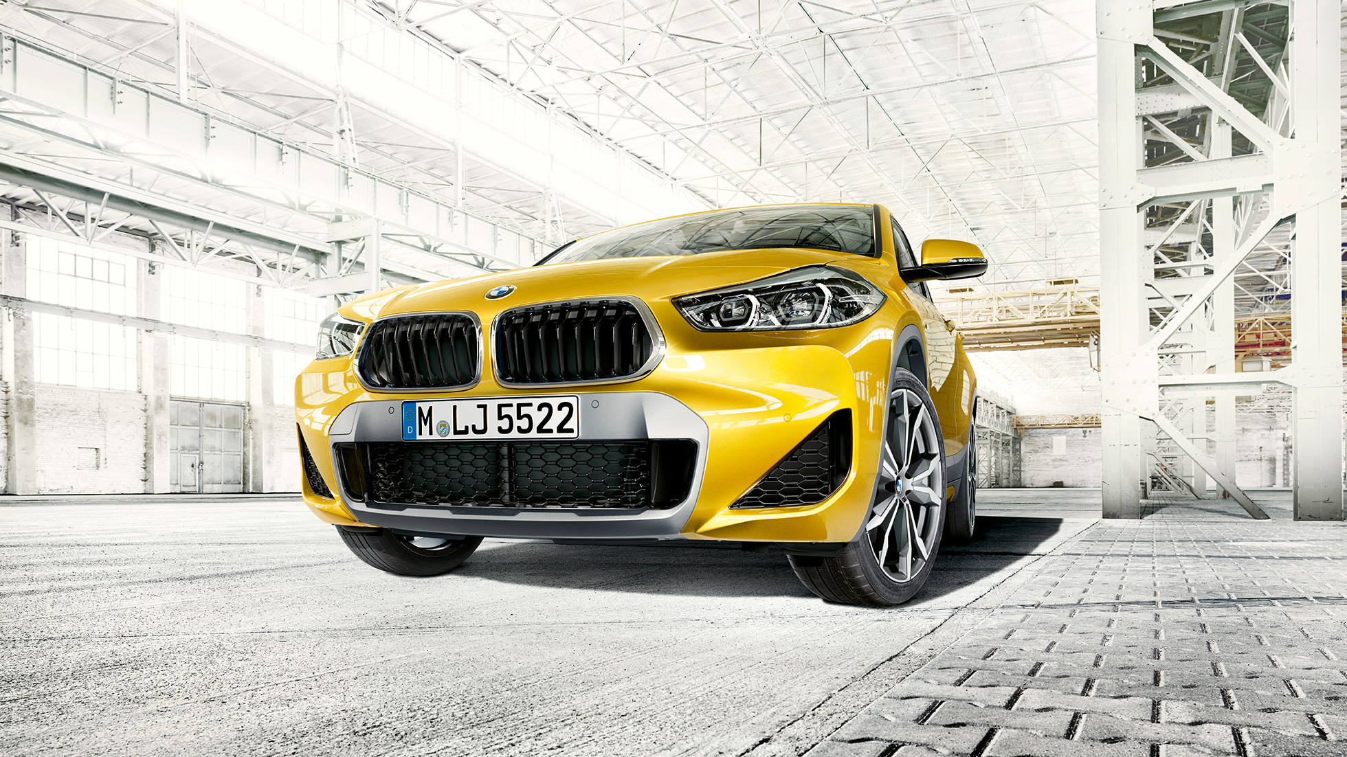 Dvostruka maska BMW-a X2 F39 Prikaz dvostruke maske prednjeg kraja BMW-a X2 2018 F39 Galvanic Gold metalik boje
