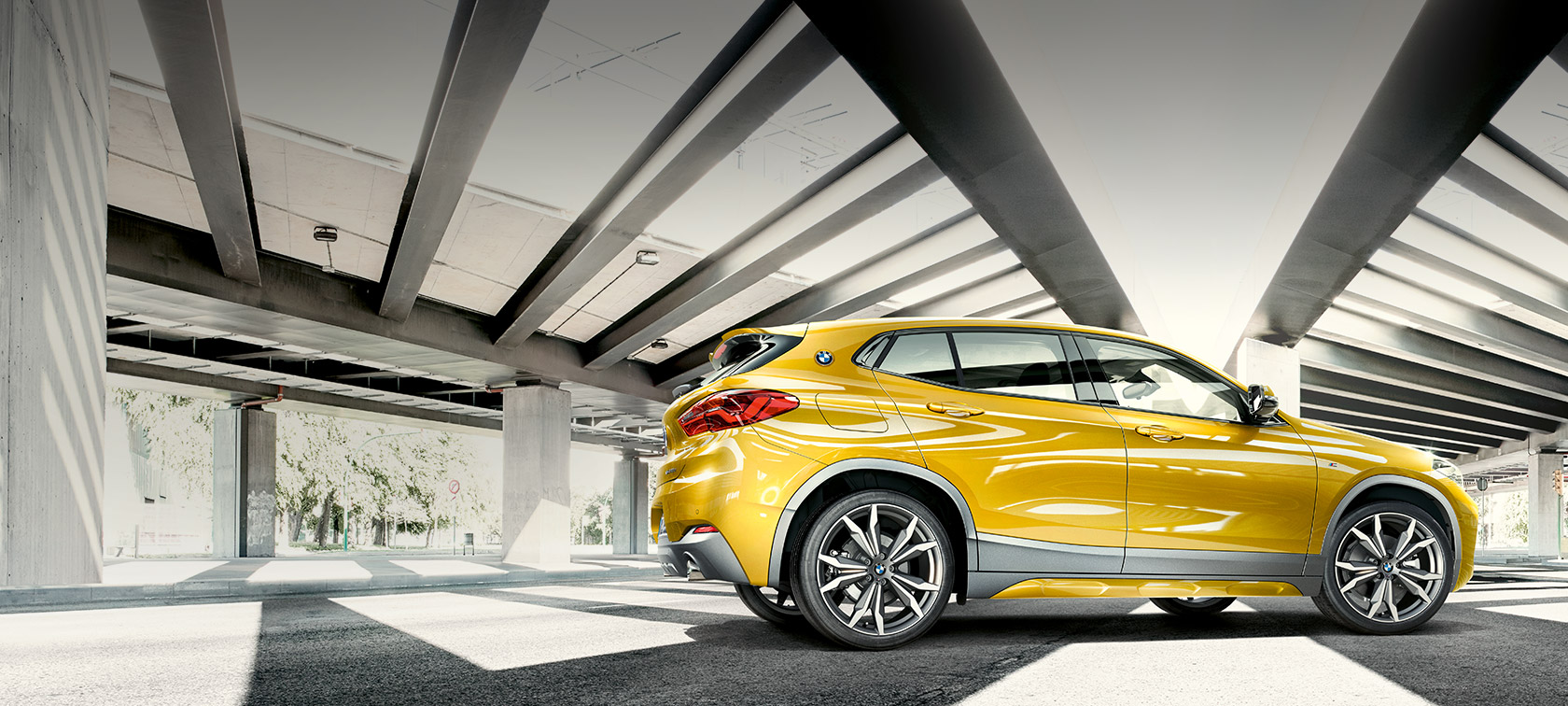 Bočni prikaz BMW-a X2 F39 Bočni prikaz BMW-a X2 2018 F39 Galvanic Gold metalik boje
