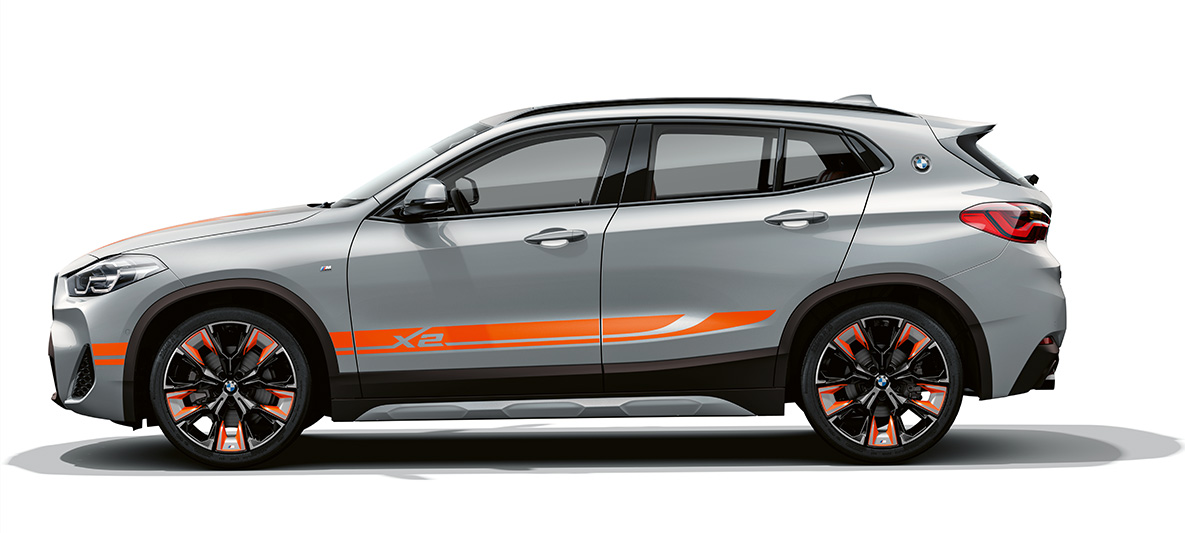 Pogled s boka BMW X2 F39 BMW X2 2020 F39 Brooklyn Grey pogled s boka