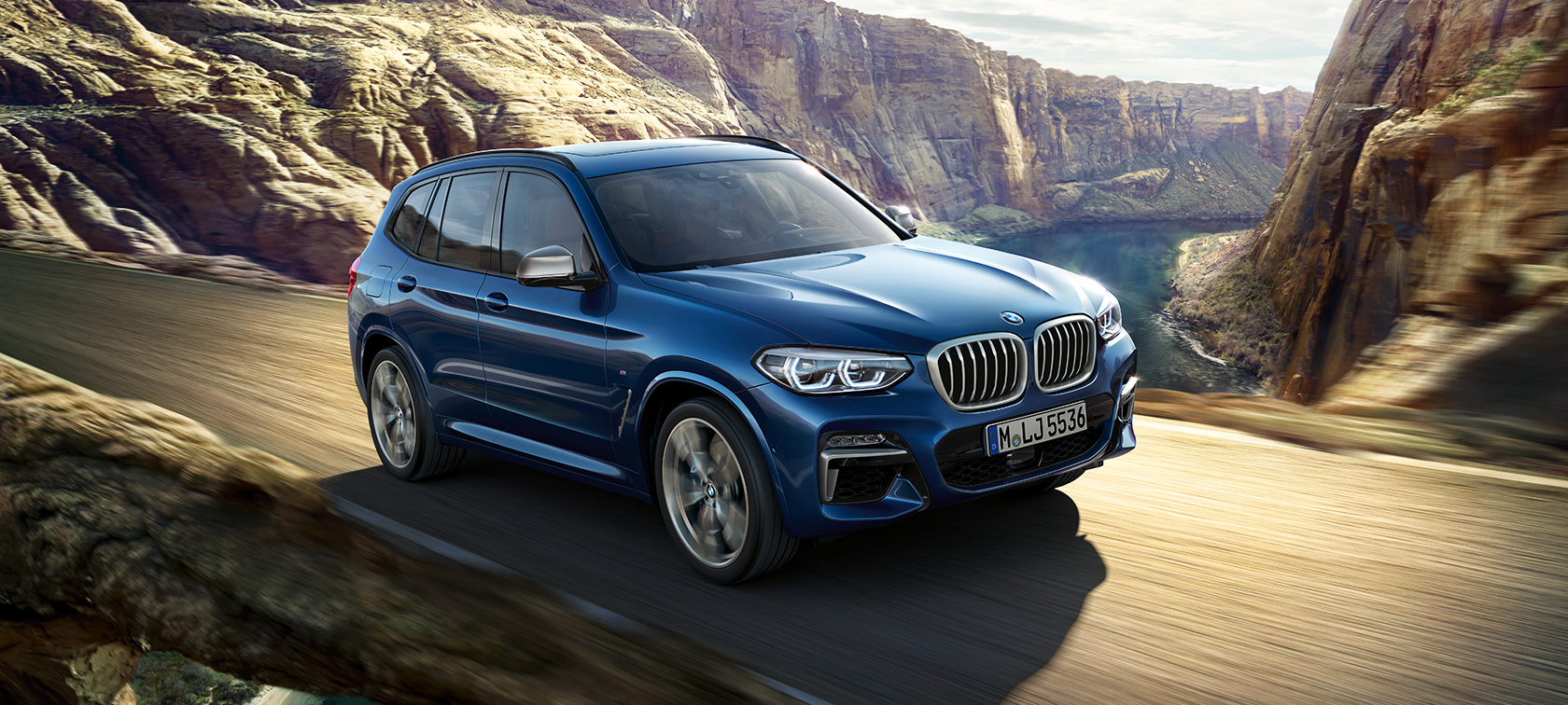 BMW X3 M40i, prikaz u vožnji ispred kanjona BMW X3 M40i, prikaz u vožnji ispred kanjona