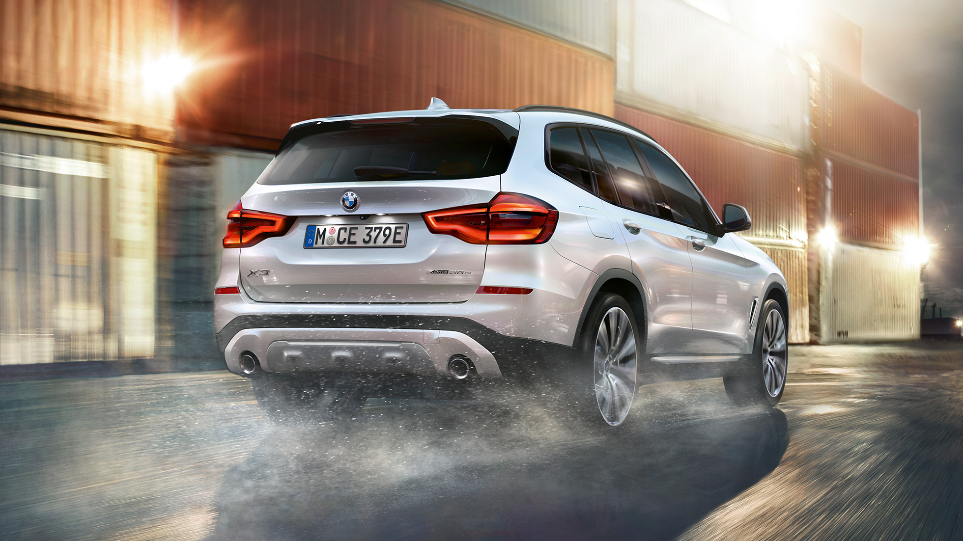 BMW X3 M40i, stražnji prikaz s oznakom modela BMW X3 M40i, stražnji prikaz s oznakom modela