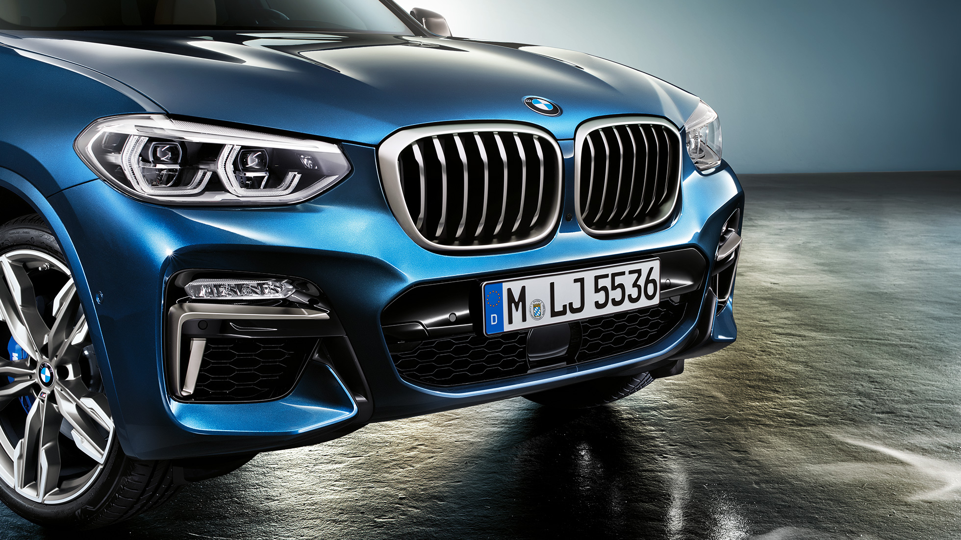 BMW X3 M40i, donji dio prednjeg branika i maska BMW X3 M40i, donji dio prednjeg branika i maska