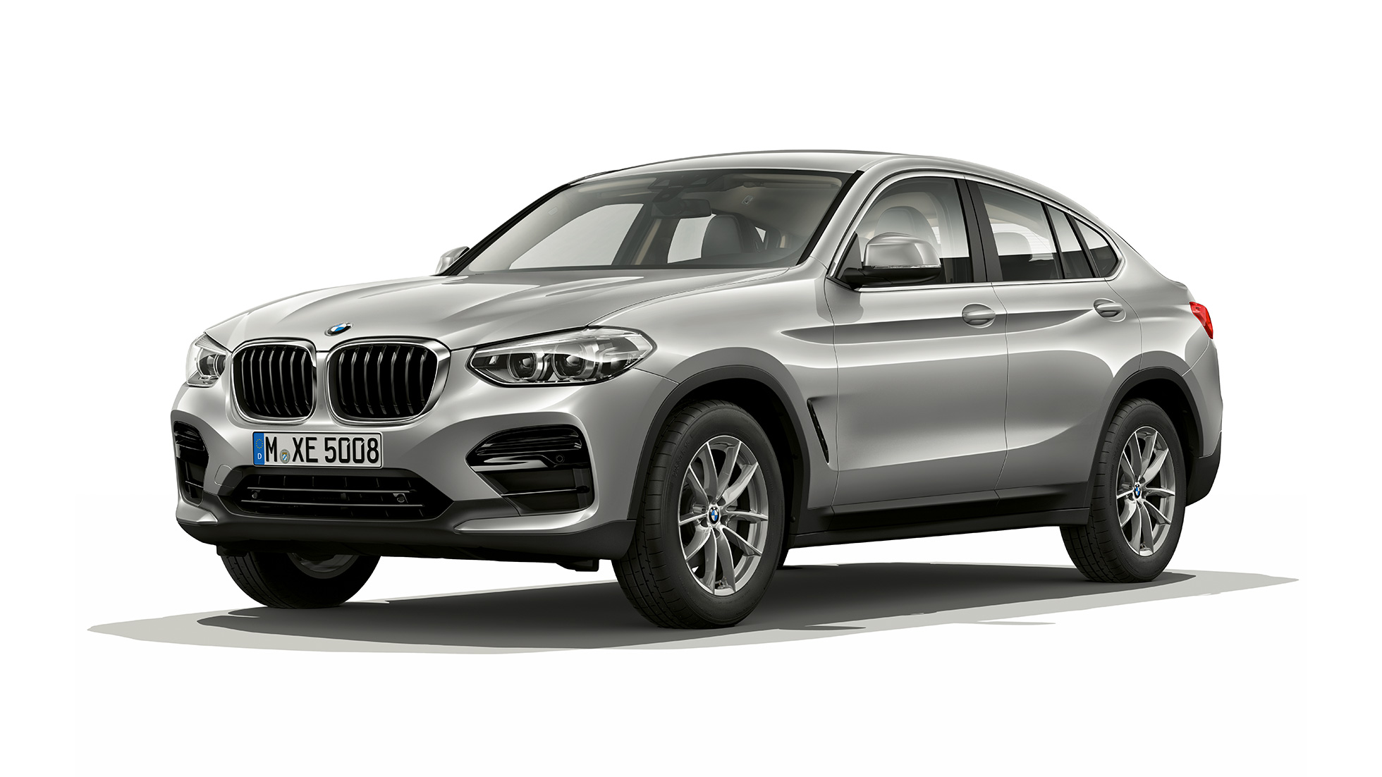 Tročetvrtinski prednji pogled BMW X4 Model Advantage BMW X4 xDrive20d Model Advantage G02 2018 Glacier srebrna tročetvrtinski prednji pogled