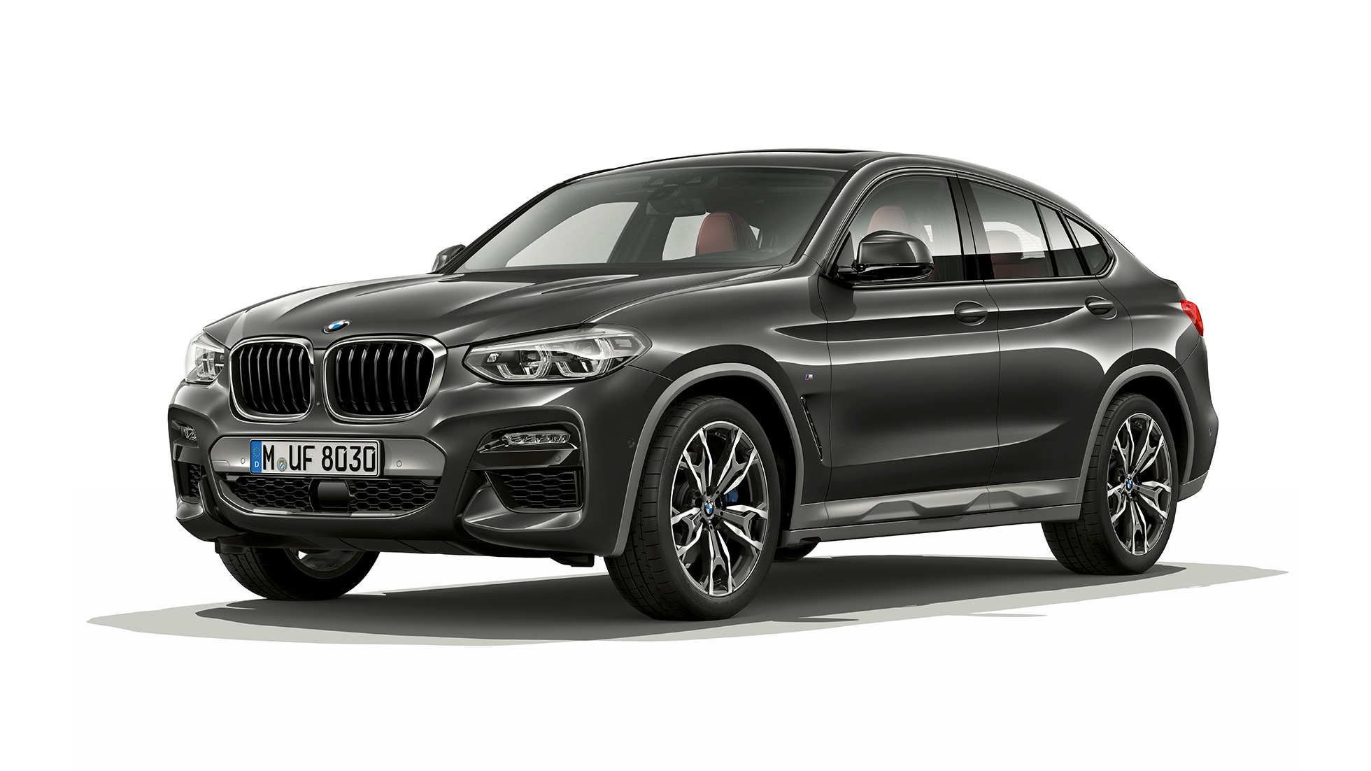 Tročetvrtinski prednji pogled BMW X4 Model M Sport X BMW X4 xDrive30i Model M Sport X G02 2018 Sophisto Grey sa briljantnim efektom tročetvrtinski prednji pogled