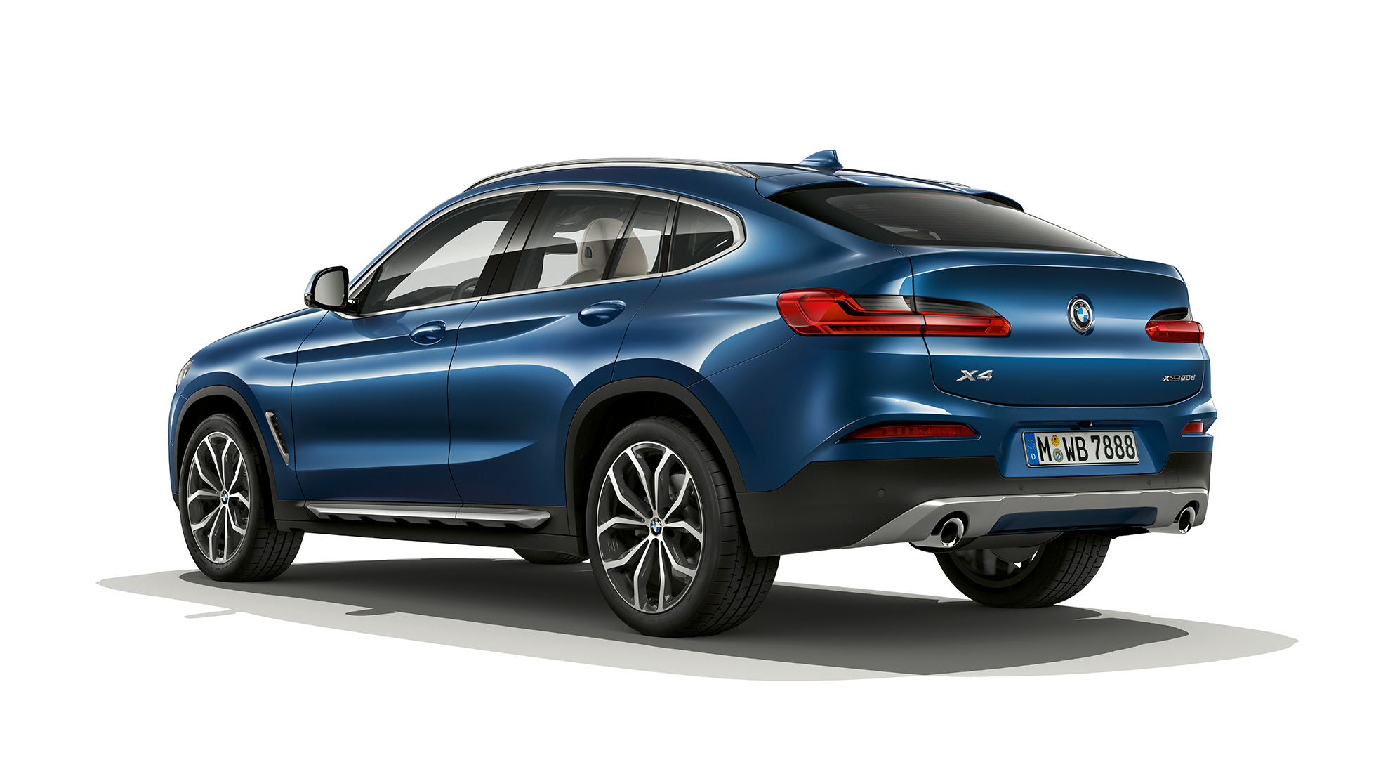Tročetvrtinski pogled straga BMW X4 Model xLine BMW X4 xDrive20d Model xLine G02 2018 Phytonic plava tročetvrtinski pogled straga