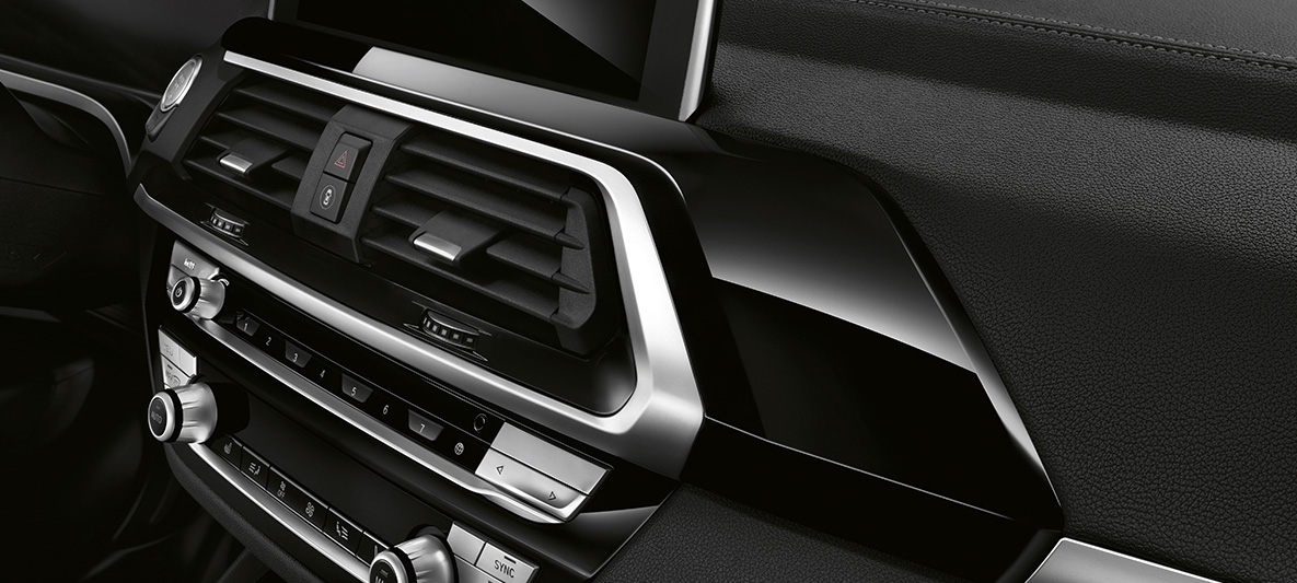 BMW Individual završeci letvica unutrašnjosti piano crna BMW X4 BMW Individual završeci letvica unutrašnjosti piano crna BMW X4 G02 2018 unutrašnjost