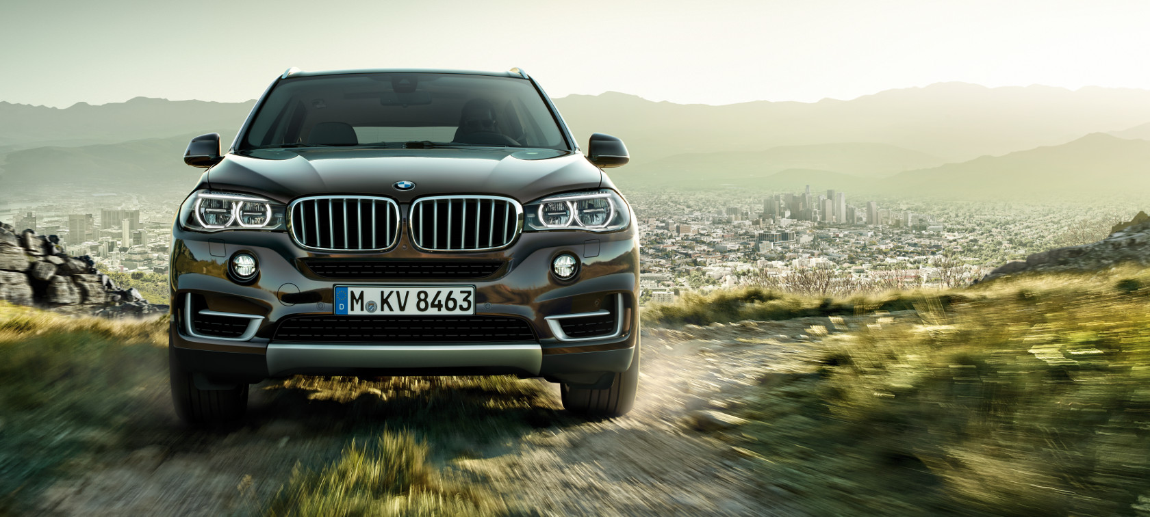 Savršena kombinacija iznimne dinamike, maestralnog sportskog duha i ekskluzivne elegancije: dizajn BMW-a X5 Savršena kombinacija iznimne dinamike, maestralnog sportskog duha i ekskluzivne elegancije: dizajn BMW-a X5
