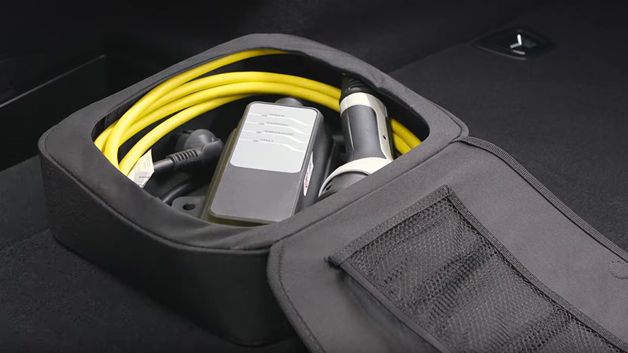 Dodaci za punjenje za BMW plug-in hibrid u torbi BMW X5 G05 dodaci za punjenje za BMW plug-in hibrid u torbi krupni plan