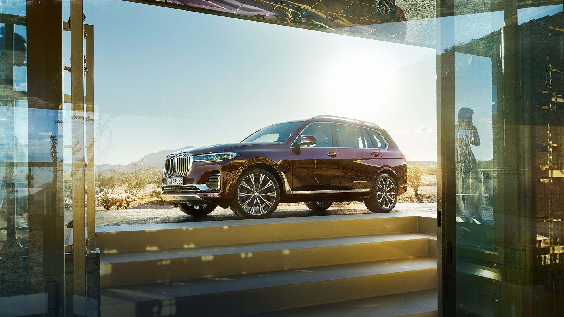 BMW Individual X7 xDrive40i, bočna perspektiva BMW X7 u Ametrin metalik boji iz bočne perspektive, G07 2019