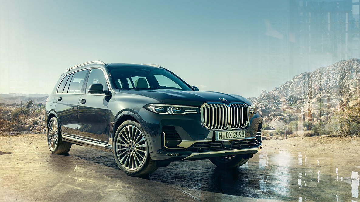 Vanjština BMW-a X7, sprijeda Vanjština BMW-a X7 u pustinji