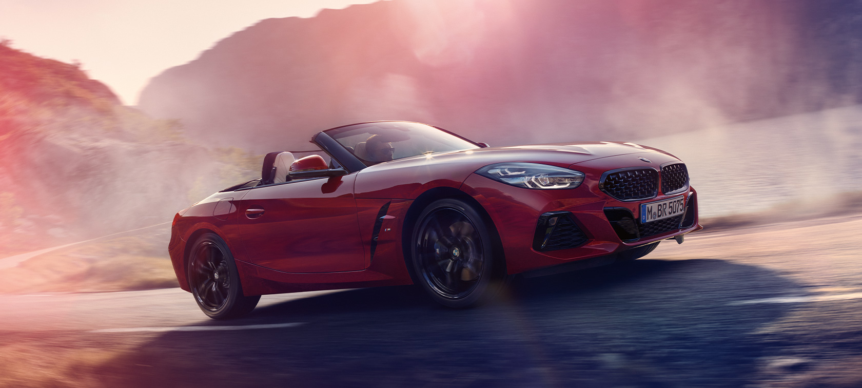 BMW Z4 M40i Roadster (G29) tročetvrtinski pogled s boka u vožnji BMW Z4 M40i Roadster (G29) tročetvrtinski pogled s boka u vožnji