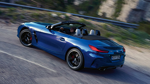 BMW Z4 M40i Roadster (G29) tročetvrtinski pogled sprijeda u vožnji BMW Z4 M40i Roadster (G29) tročetvrtinski pogled sprijeda u vožnji