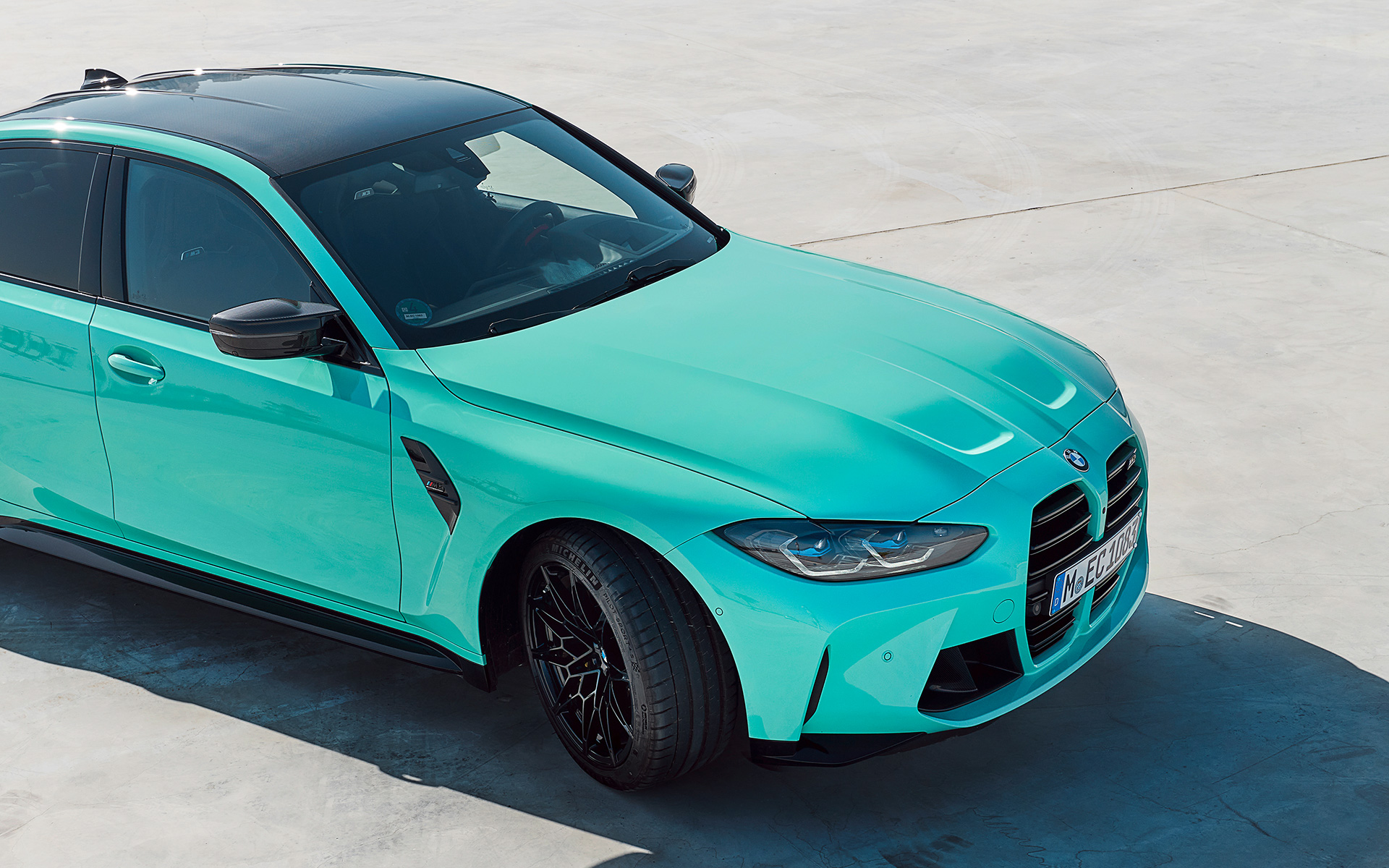 BMW X7 M50i G07 2019 BMW Individual Frozen Arctic Grey metalik tročetvrtinski pogled s boka BMW X7 M50i G07 2019 BMW Individual Frozen Arctic Grey metalik tročetvrtinski pogled s boka u mirovanju