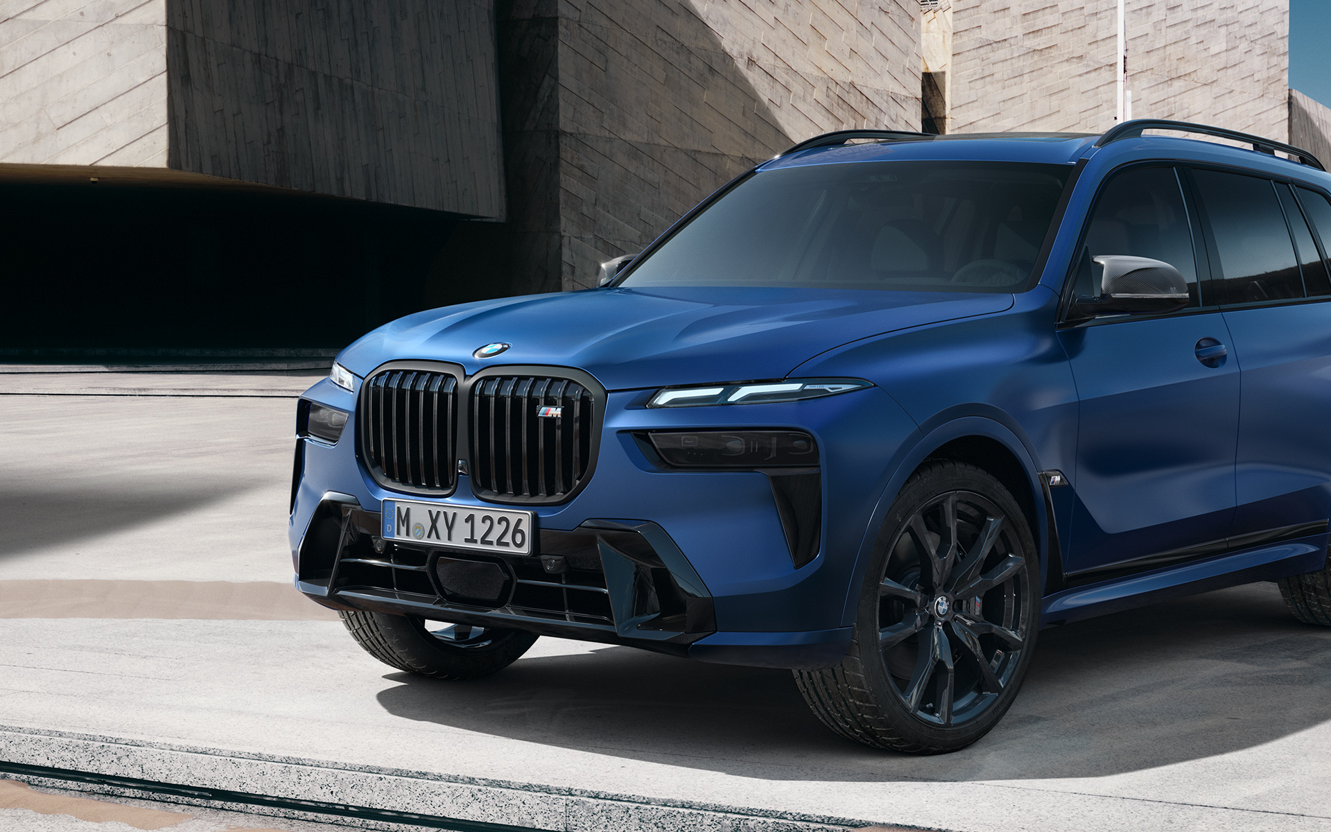 BMW M3 limuzina G80 2021 BMW Individual Verde Mantis tročetvrtinski pogled straga BMW M3 limuzina G80 2021 BMW Individual Verde Mantis pogled straga u tri četvrtine stoji u presjeku
