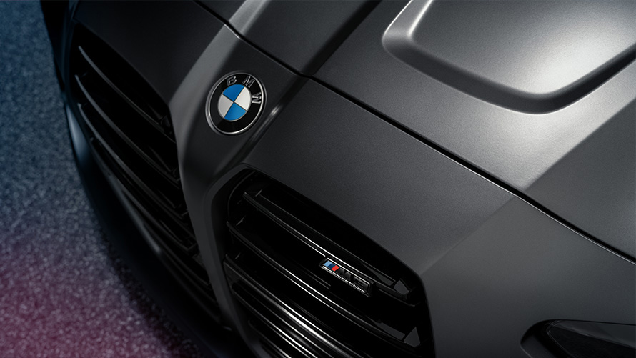 BMW M4 Competition Coupé G82 2021 Frozen Dark Grey metalik u mirovanju sprijeda izbliza BMW M4 Competition Coupé G82 2021 Frozen Dark Grey metalik u mirovanju sprijeda izbliza