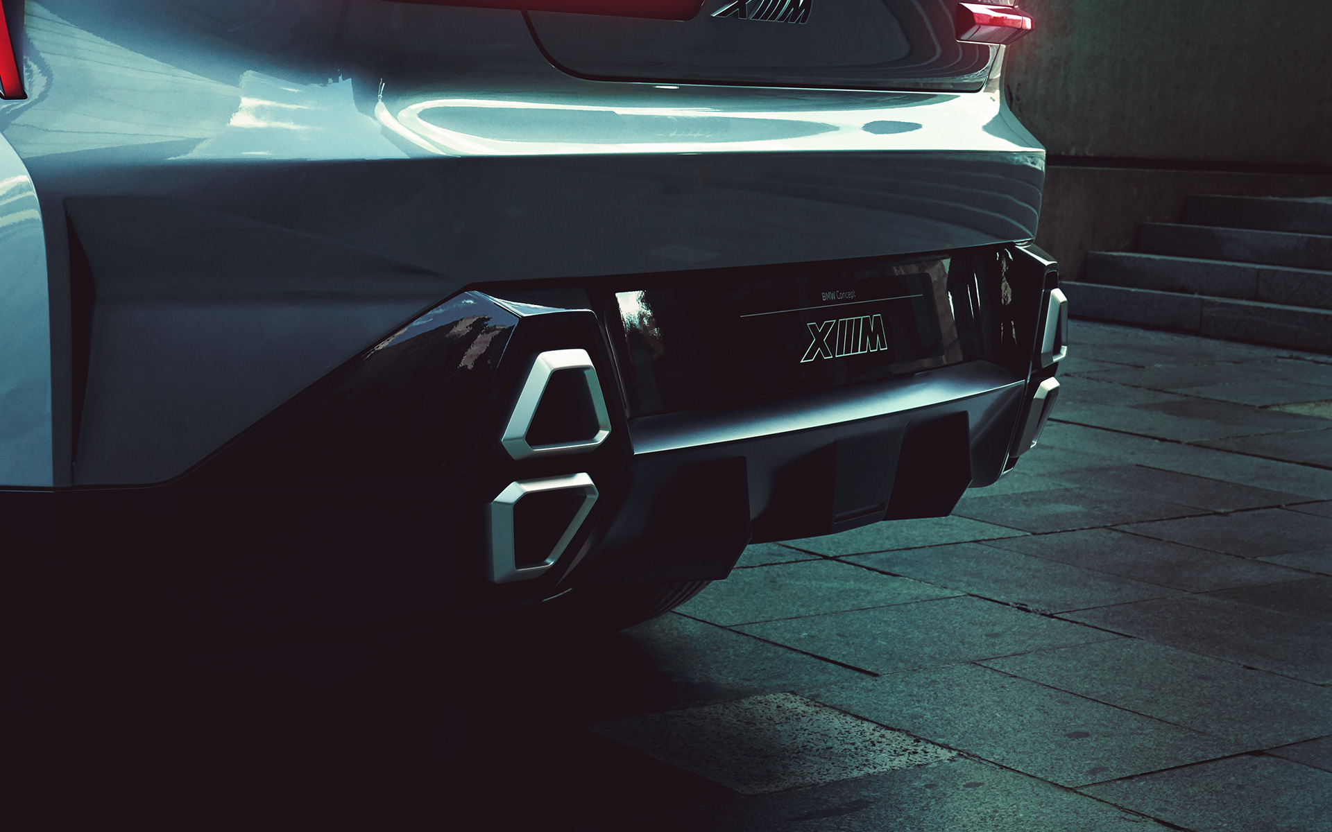 BMW Concept XM (G09) pogled straga u mirovanju pogled izbliza na ispušne cijevi BMW Concept XM (G09) pogled straga u mirovanju pogled izbliza na ispušne cijevi