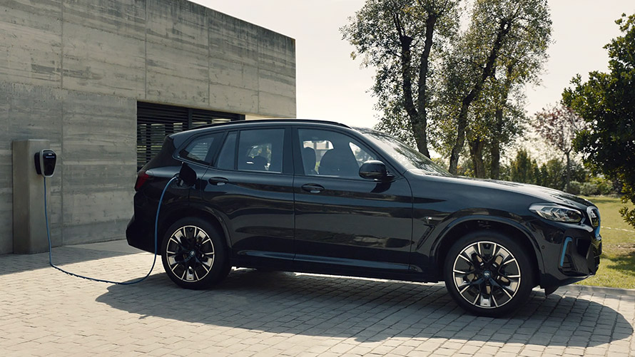 BMW električni automobili BMW iX3 video za kućno punjenje BMW električni automobili BMW iX3 video za kućno punjenje