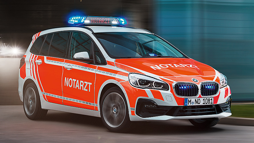 BMW serije 2 Gran Tourer F48LCI2 vozilo hitne pomoći BMW serije 2 Gran Tourer F48LCI2 vozilo hitne pomoći 1/3 pogled sprijeda u vožnji gradom